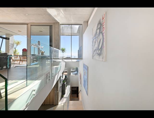4 BEDROOM FREEHOLD TO LET IN GREEN POINT